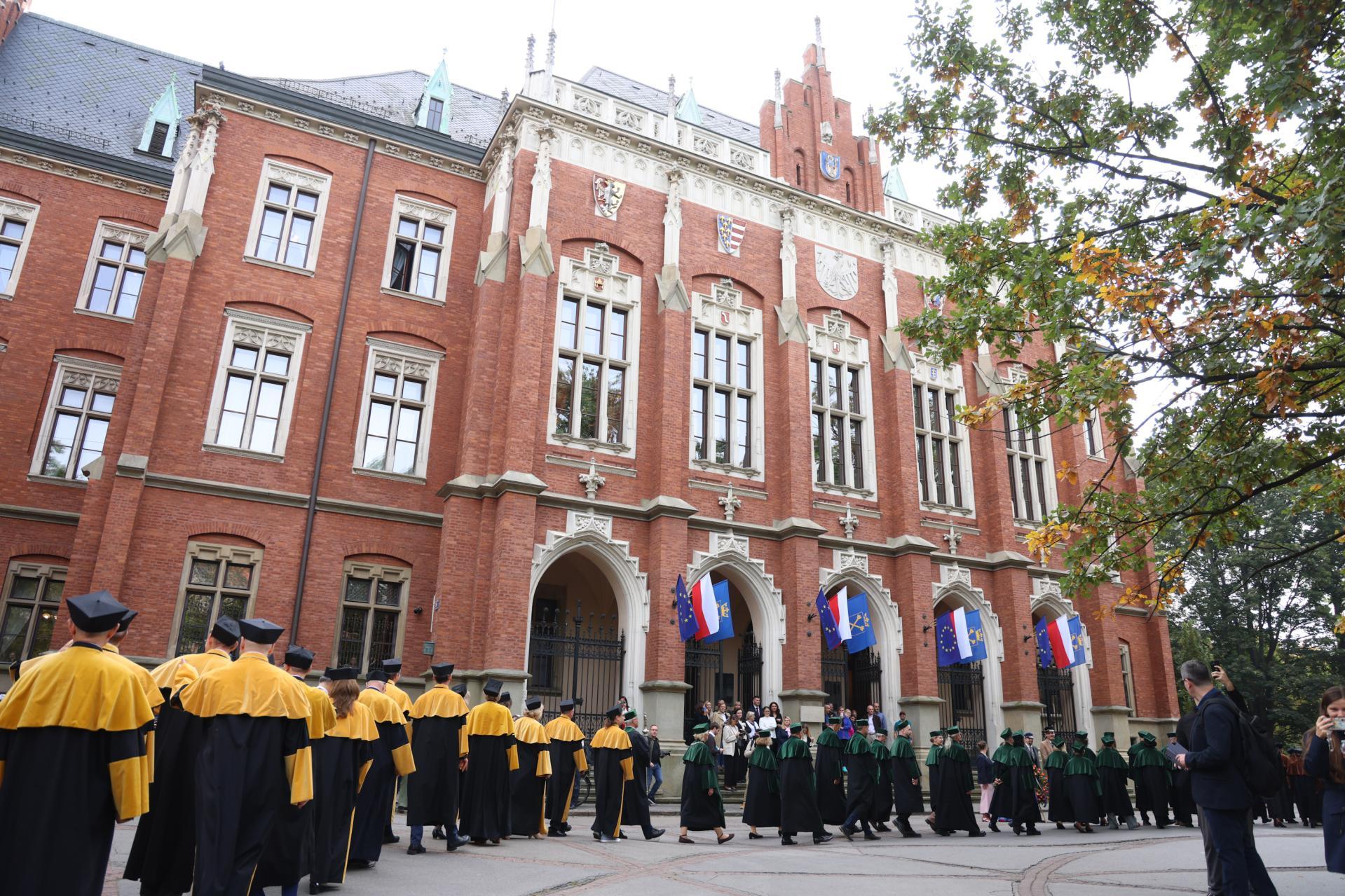 Orszak profesorów UJ na inaugurację roku akademickiego. To już tradycja
