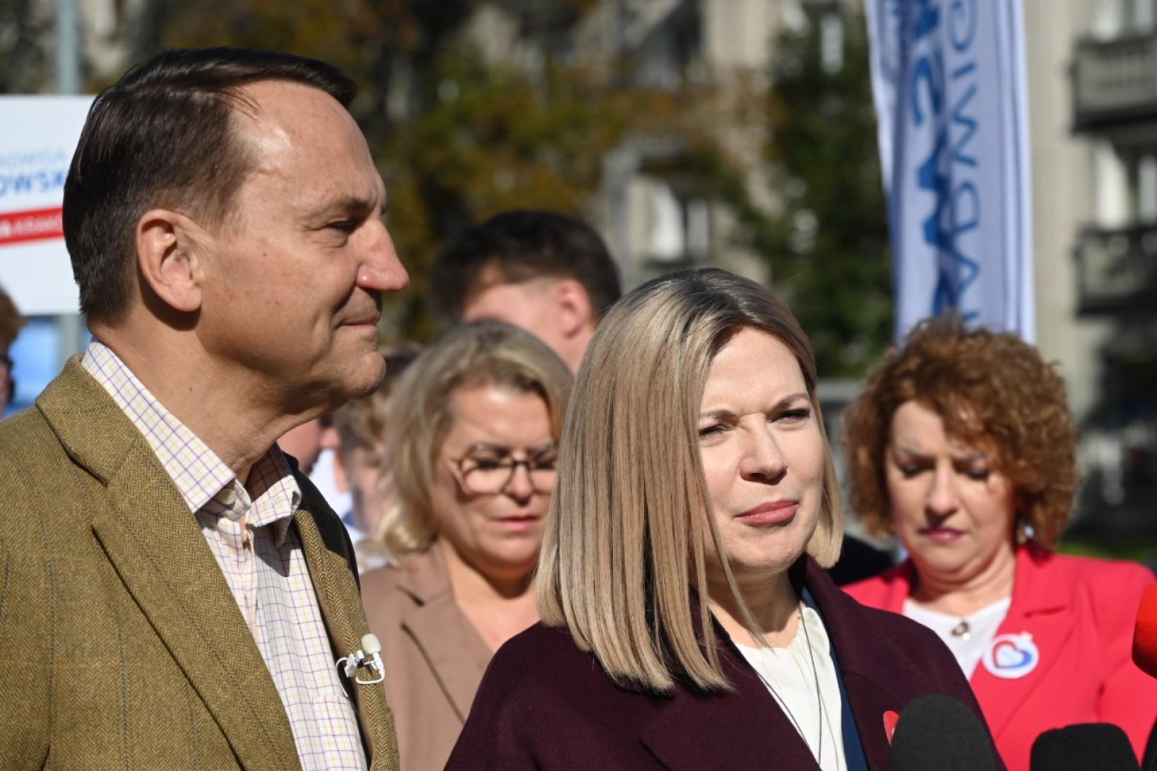 Radosław Sikorski poparł Monikę Piątkowską. ?Proponuję głosować na osobę sprawdzoną?
