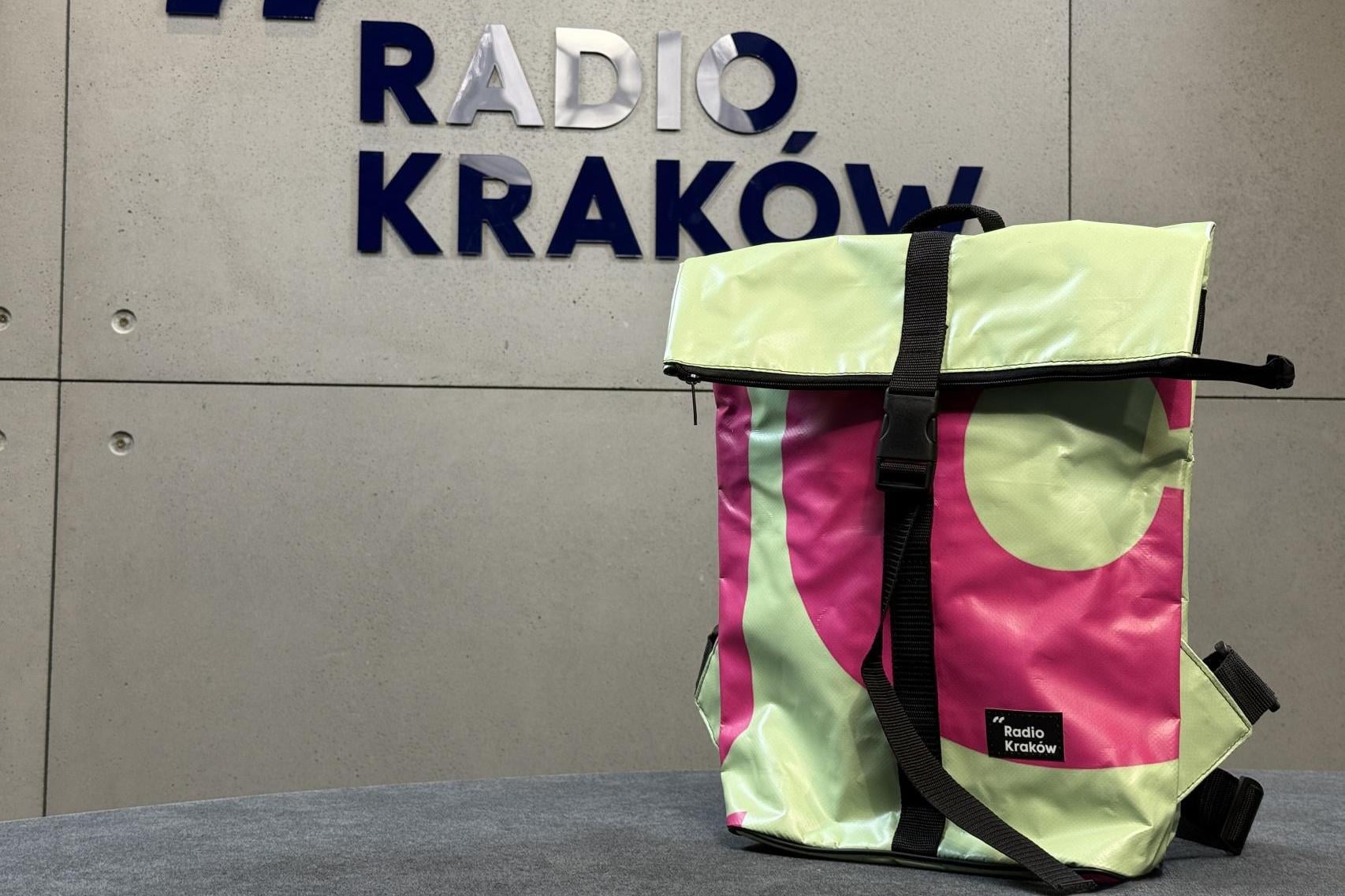 Z miejskiego banneru prosto na plecy! W Poranku rozdajemy wyjątkowe plecaki Radia Kraków