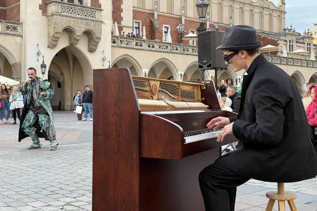 Jest projekt i pozwolenie, ale nie ma 75 mln zł. Muzyczny apel uczniów z Krzeszowic