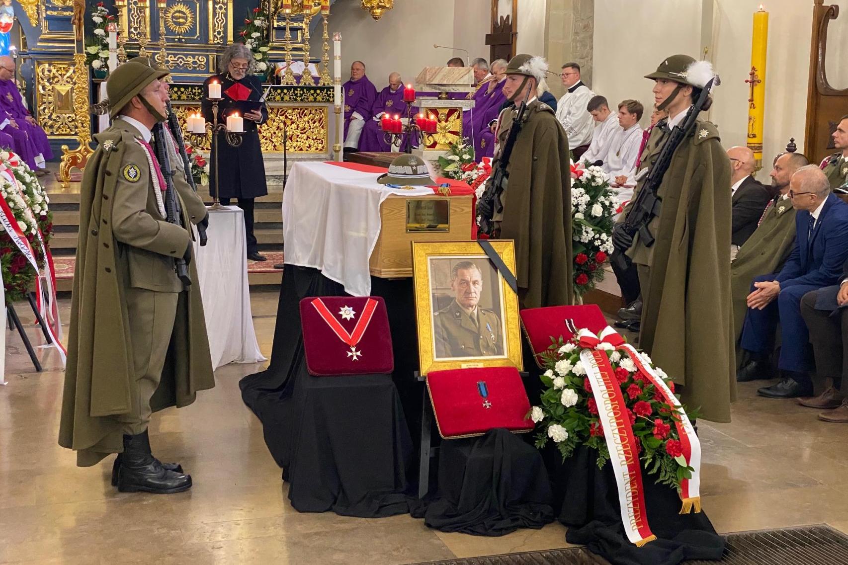 Szczątki gen. Józefa Gizy, zmarłego w Londynie w 1965 r., spoczęły w ojczystej ziemi
