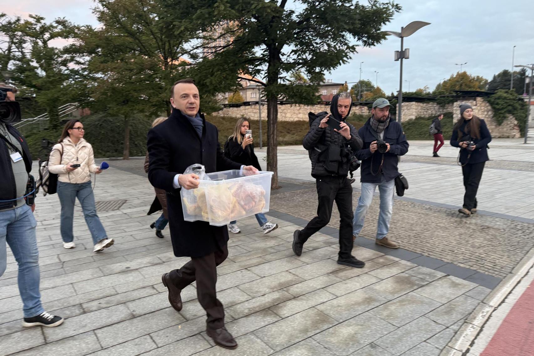 Prezydent elekt rozdawał obwarzanki na Rondzie Mogilskim