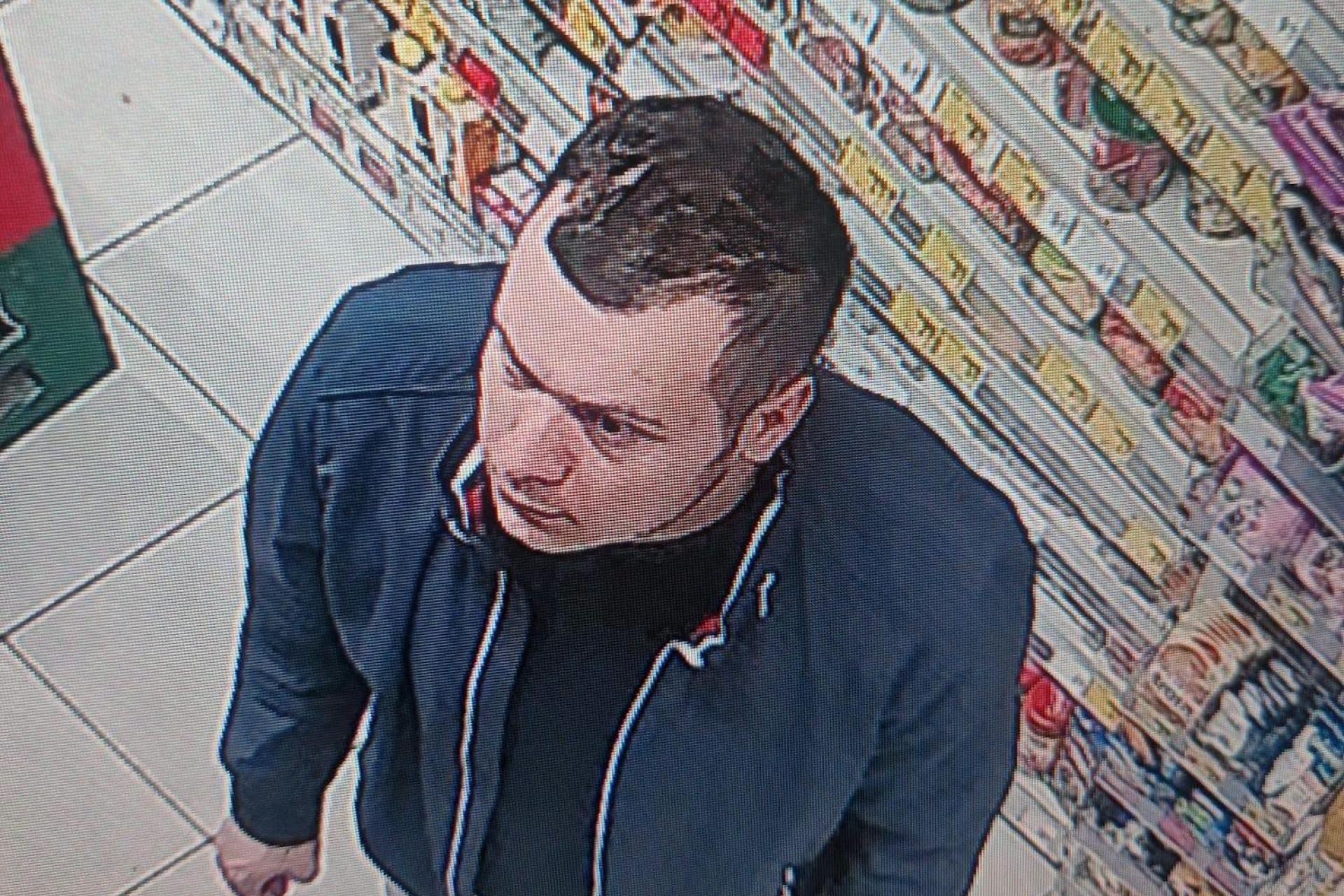 Zniknął samochód, policja szuka podejrzewanego. Rozpoznajesz tego mężczyznę?