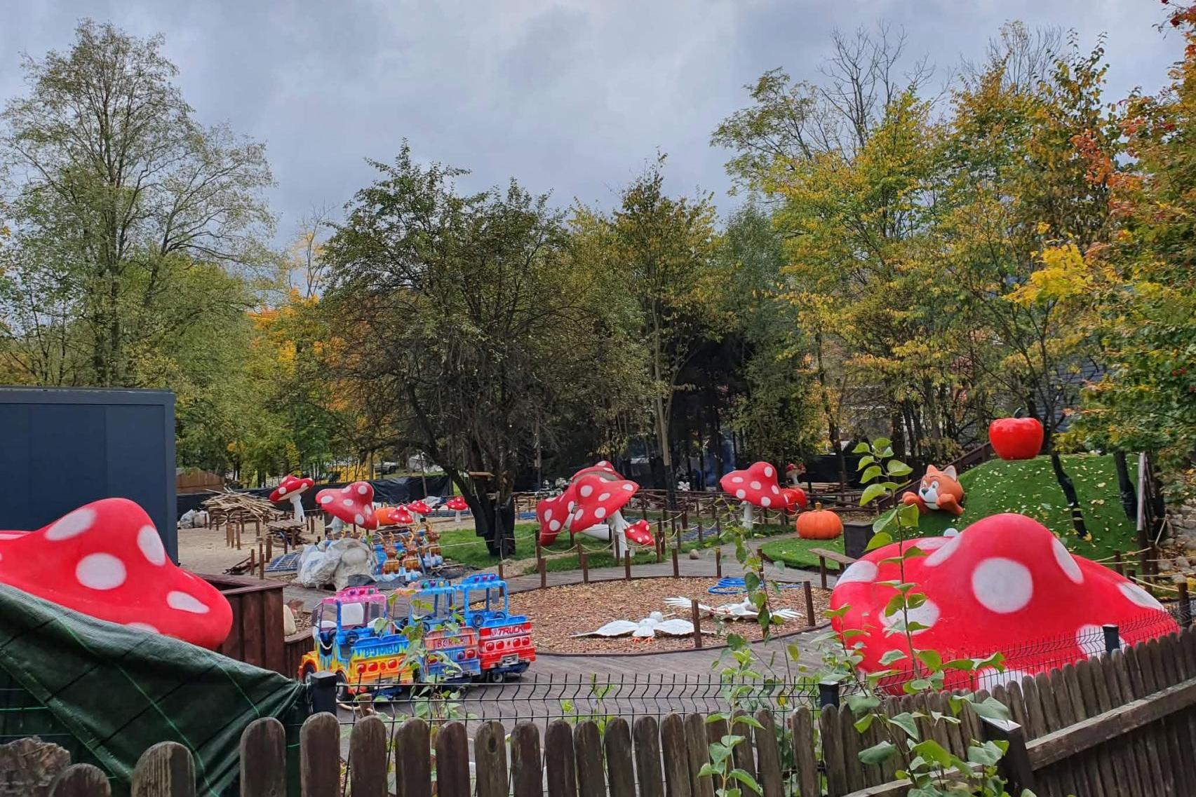 Wielkie muchomory i karuzele w Zakopanem. Narasta spór o park rozrywki przy Zamoyskiego