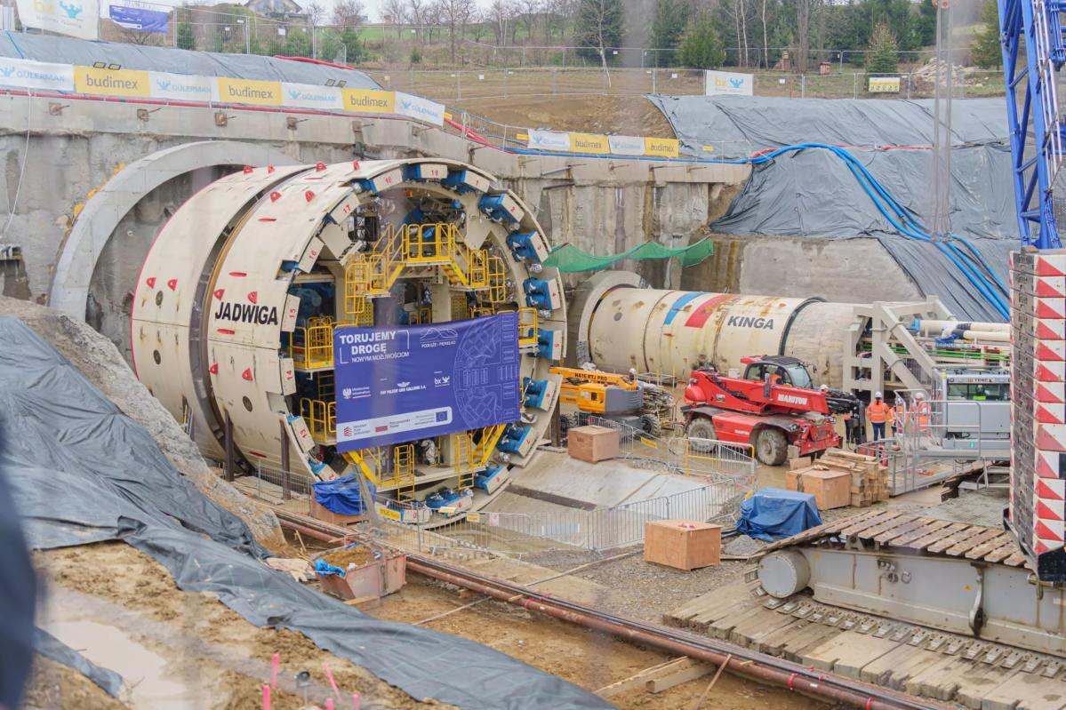 Tarcza Kinga znów drąży tunel. Przełom na budowie linii Podłęże?Piekiełko