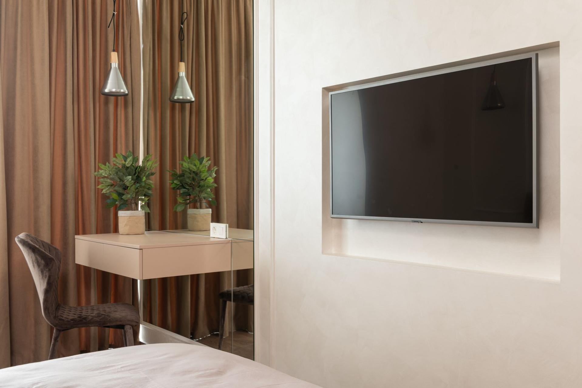 Telewizja hotelowa w Krakowie - jakie rozwiązania sprawdzają się w dużych hotelach?