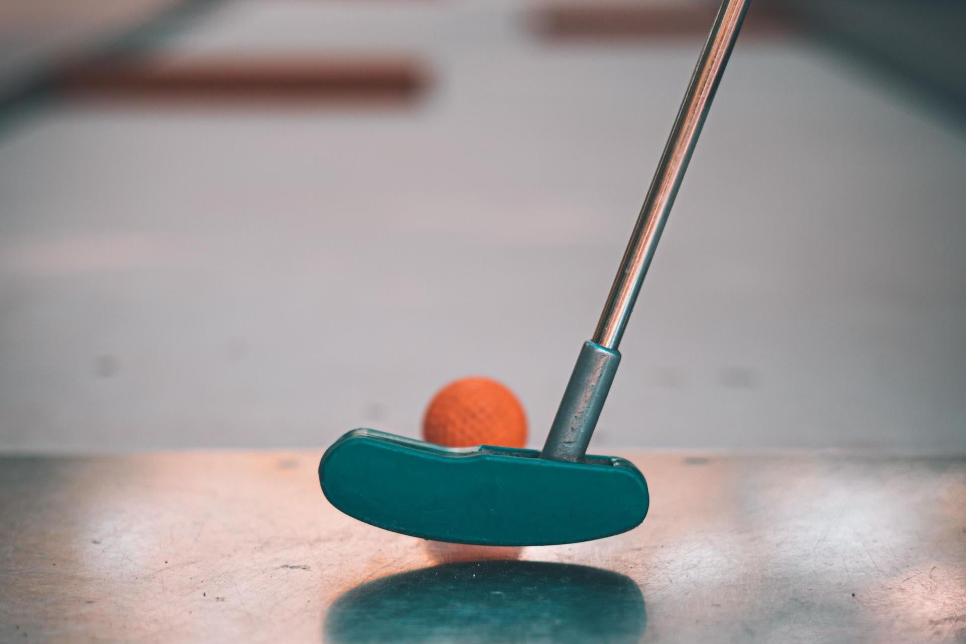 Dziewięć torów i gra przez cały rok. Dąbrowa Tarnowska stawia na minigolf