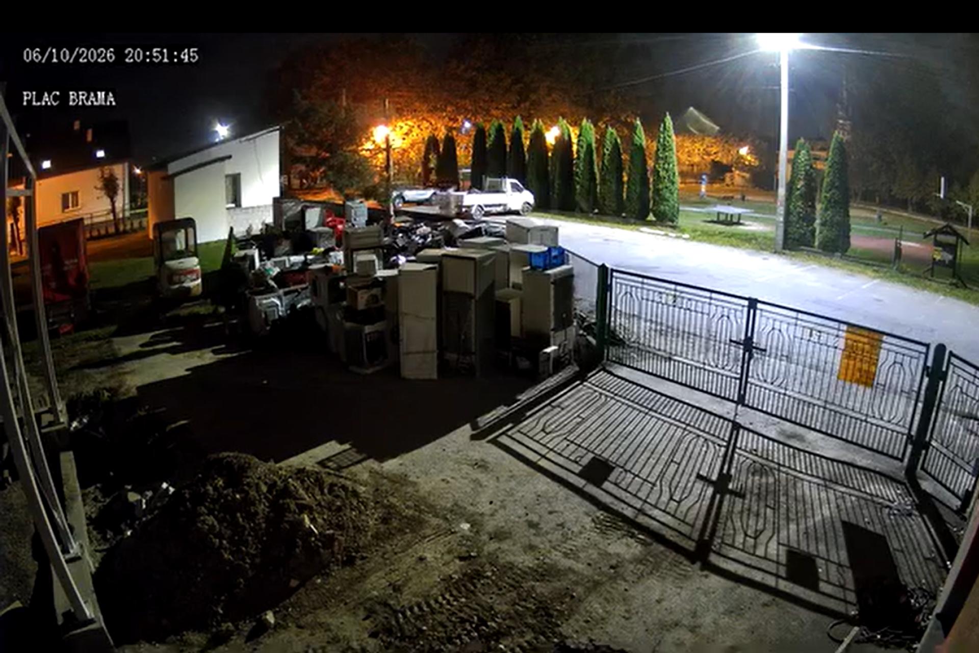Kolejna kradzież na terenie remizy w Woli Filipowskiej. Złodzieje zabrali elektrośmieci