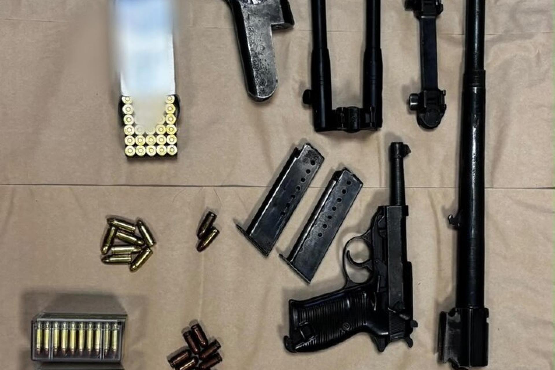Pistolet i 377 sztuk amunicji na posesji pod Tatrami. Zatrzymano 44-latka
