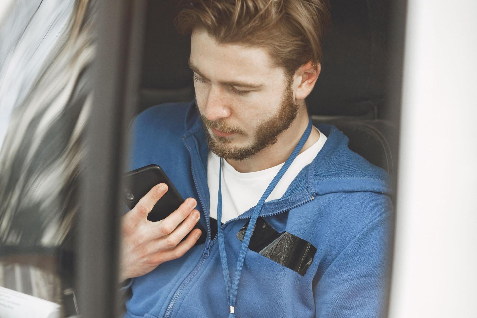 Mandat z fotoradaru przyszedł SMS-em? Uważaj, oszuści mają nowy sposób